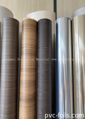 Película de revestimento de perfis de grãos de madeira de PVC para decoração de painéis de móveis interiores