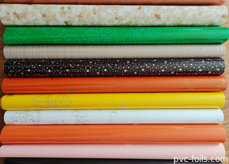 Embalado em rolos, filme de PVC auto-aderente colorido de alto brilho para decoração de móveis