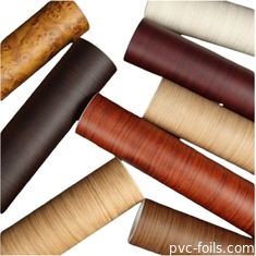 Baixo MOQ Preço de fábrica Papel de parede auto-aderente Adesivo de móveis Vinyl Madeira Grão de PVC Film For Sale