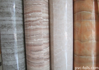O filme de alto brilho resistente de aquecimento do PVC para portas marmoreia o efeito