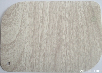 A folha decorativa do PVC de WPC envolveu o rolo do perfil 500m de Aluminmum das portas