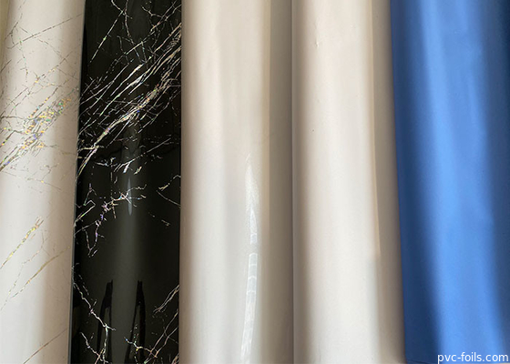 Rolos de folha de móveis de PVC de alto brilho de 0,18 mm para decoração de superfícies internas