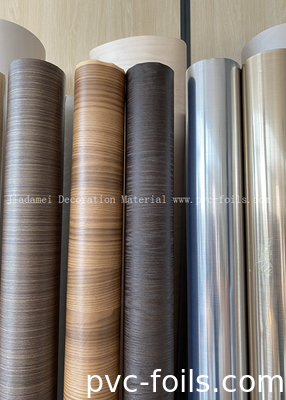 Película de revestimento de perfis de grãos de madeira de PVC para decoração de painéis de móveis interiores