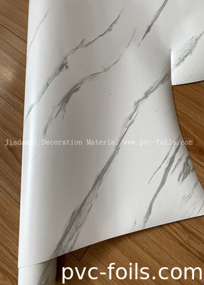 Rolo de filme de membrana de PVC de design de mármore branco para decoração de portas de armários