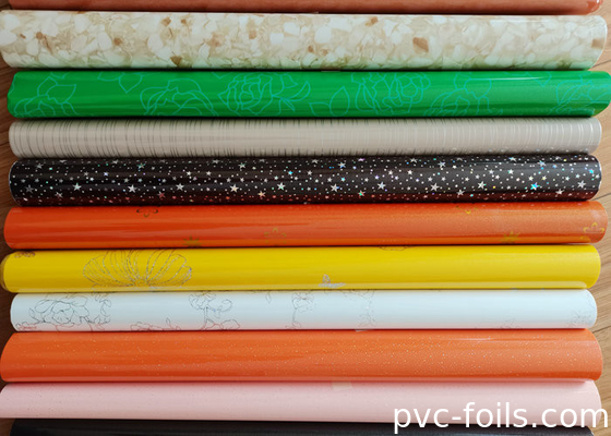 Embalado em rolos, filme de PVC auto-aderente colorido de alto brilho para decoração de móveis