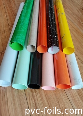 Embalado em rolos, filme de PVC auto-aderente colorido de alto brilho para decoração de móveis