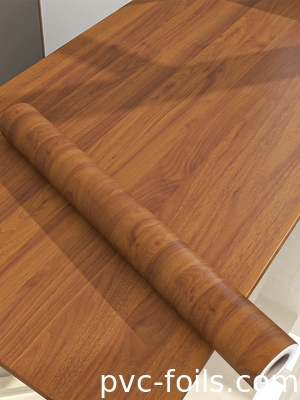Filme decorativo de PVC adaptado ao bricolage para transformação de móveis