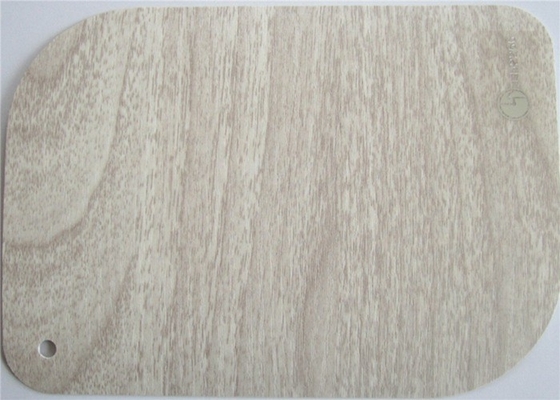 A folha decorativa do PVC de WPC envolveu o rolo do perfil 500m de Aluminmum das portas